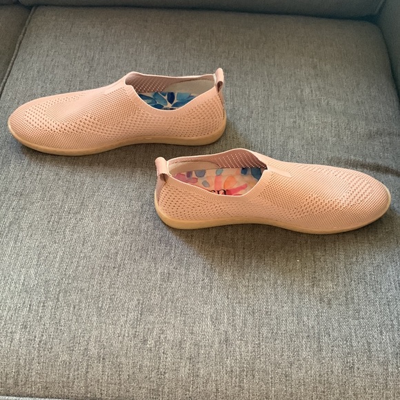 Born Antero blush slip on mesh knit shoes size 8.5 - Picture 3 of 5
